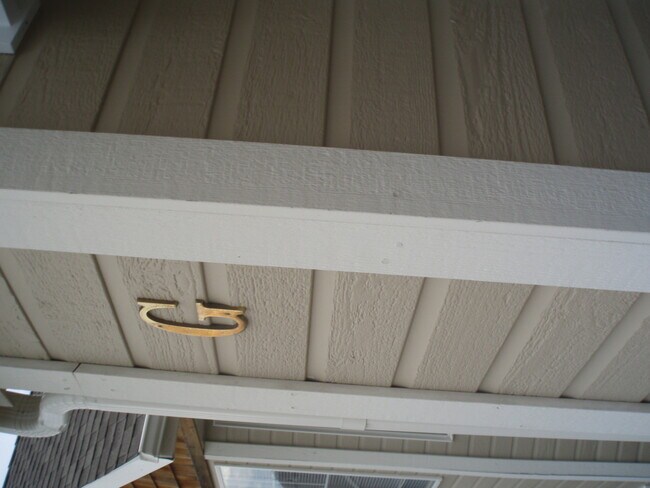 Building Photo - 3 Bedroom, 2 Bath Condo Fully Furnished