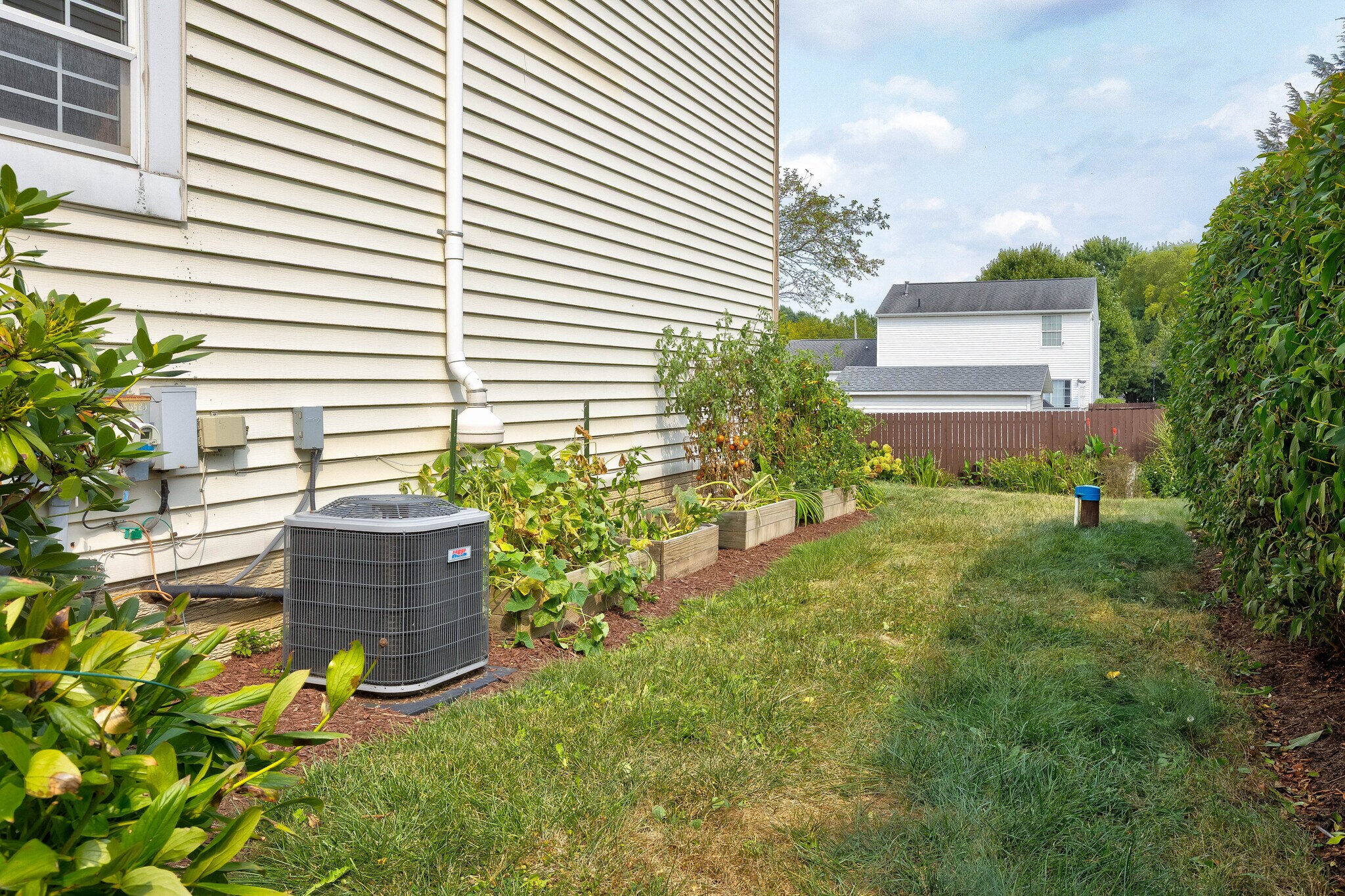 Building Photo - 6524 Blossomwood Cir NE