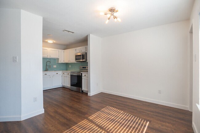 Building Photo - Cozy South East Austin Condo