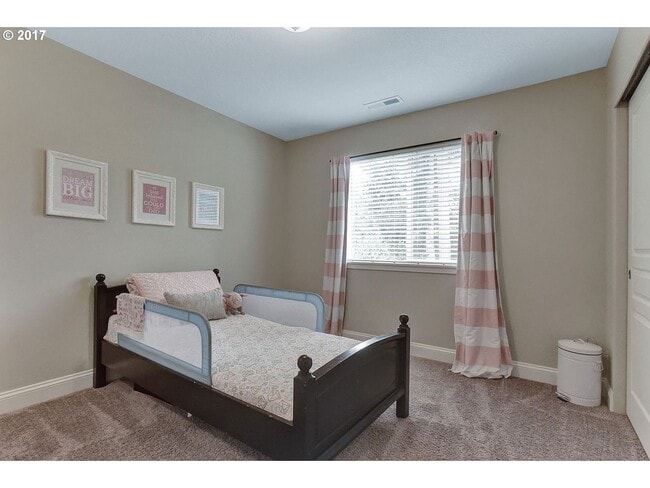 Building Photo - Bright and Open Floor Plan with Fireplace, Attached Garage & Vaulted Ceilings