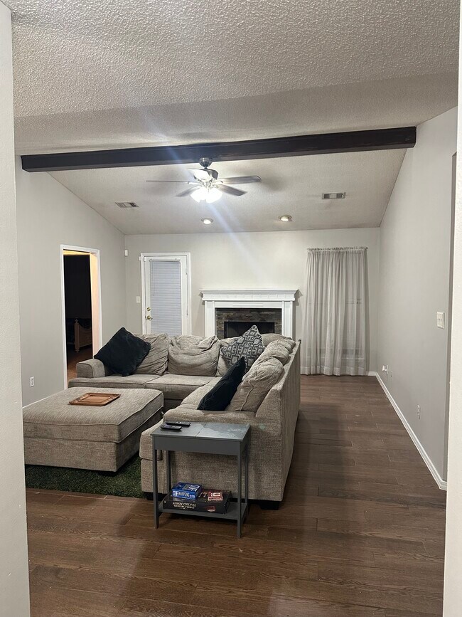 Building Photo - 2407 Broken Hill Dr