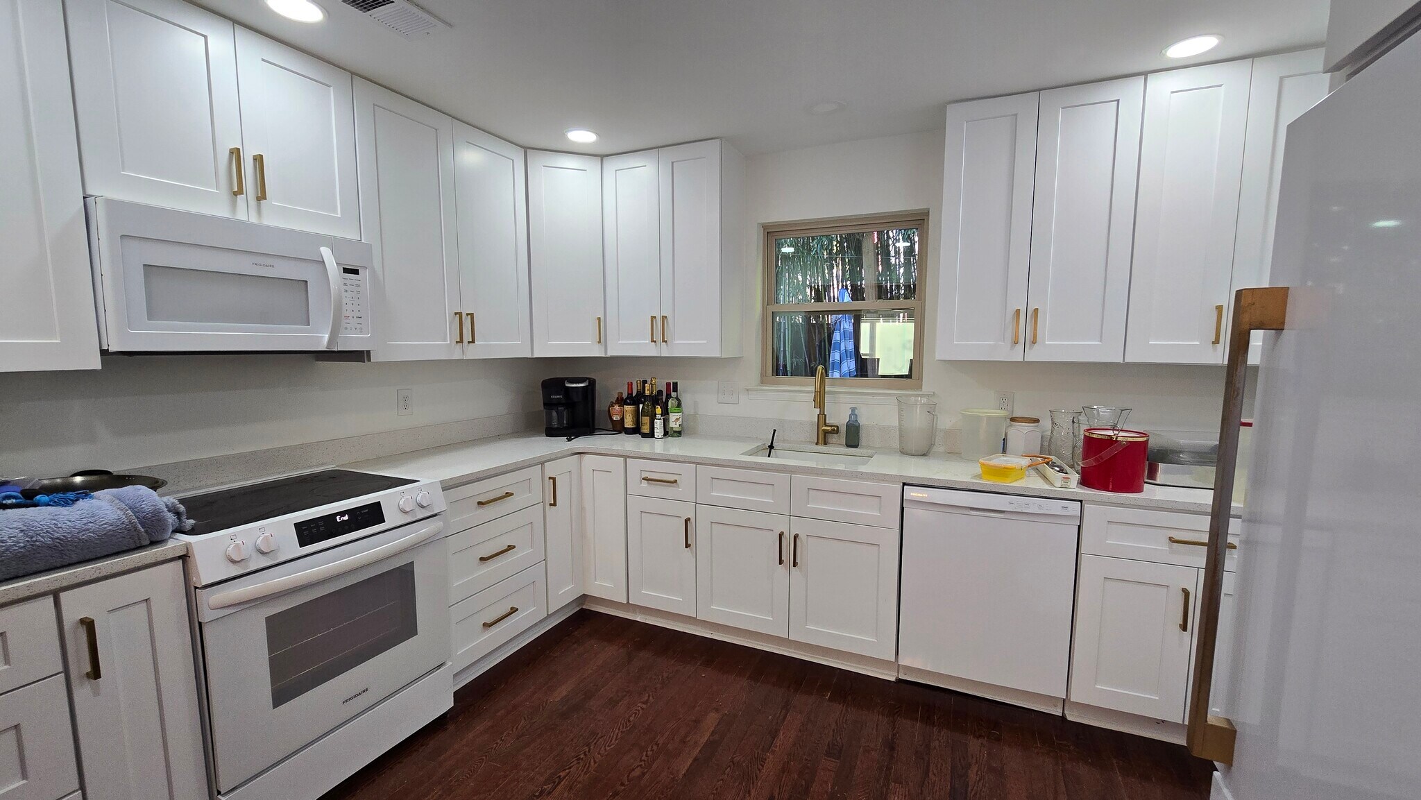 Building Photo - 284 W Central Park St