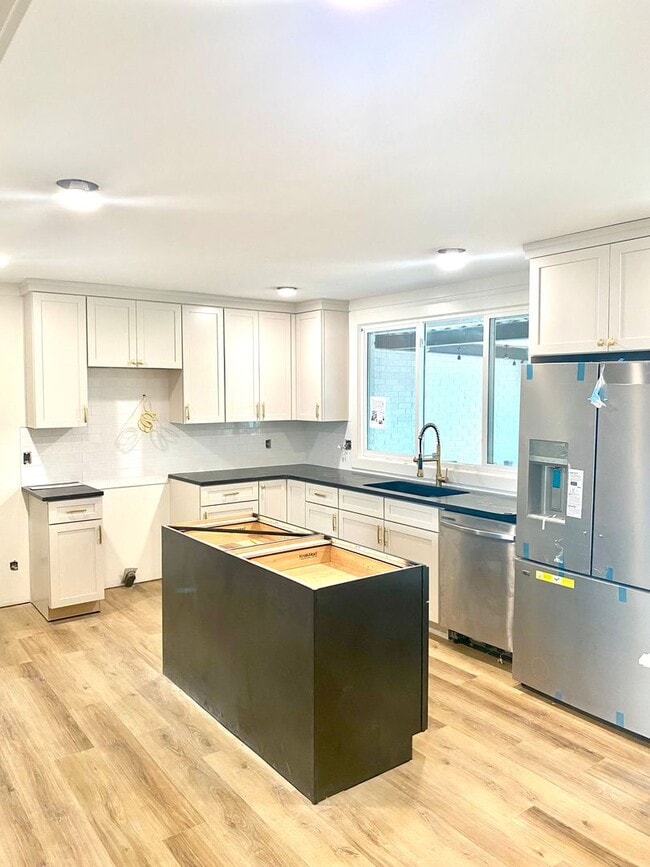 Building Photo - 6620 Upton Ln