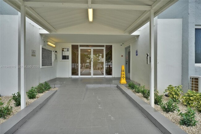 Building Photo - 9001 SW 77th Ave