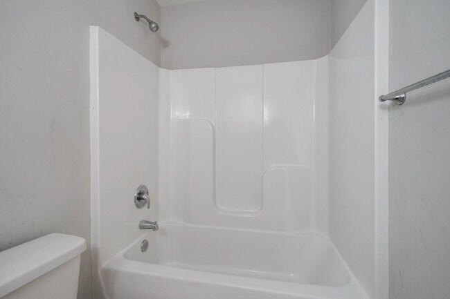 Building Photo - Nice 3 Bed 2 Bath House Available Now! Call to Schedule a Tour!