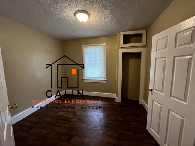 Building Photo - 204 Sugden St