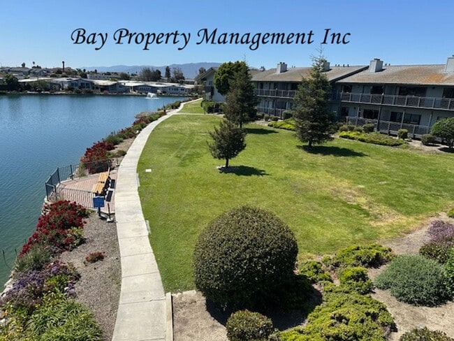 Building Photo - Premier Sherwood Lakes Location – Upstairs End Unit with Stunning Lake & Mountain Views