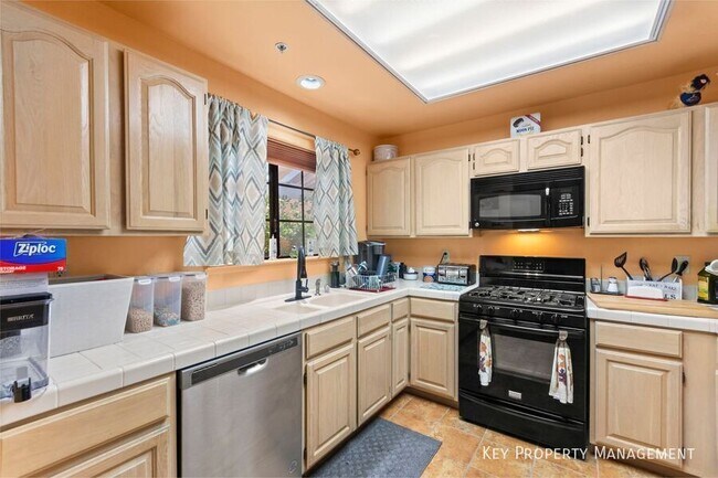 Building Photo - 2851 S Valley View Blvd