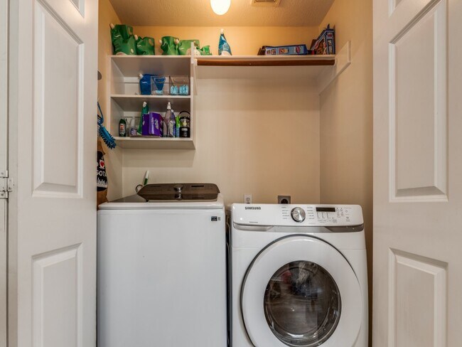 Building Photo - 1159 Enclave Square E