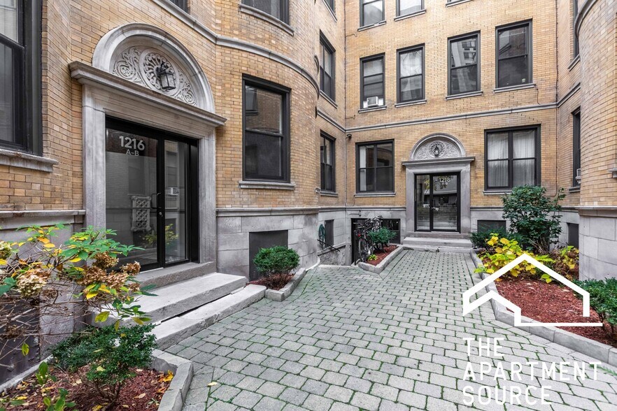 Building Photo - 1224 N Dearborn St