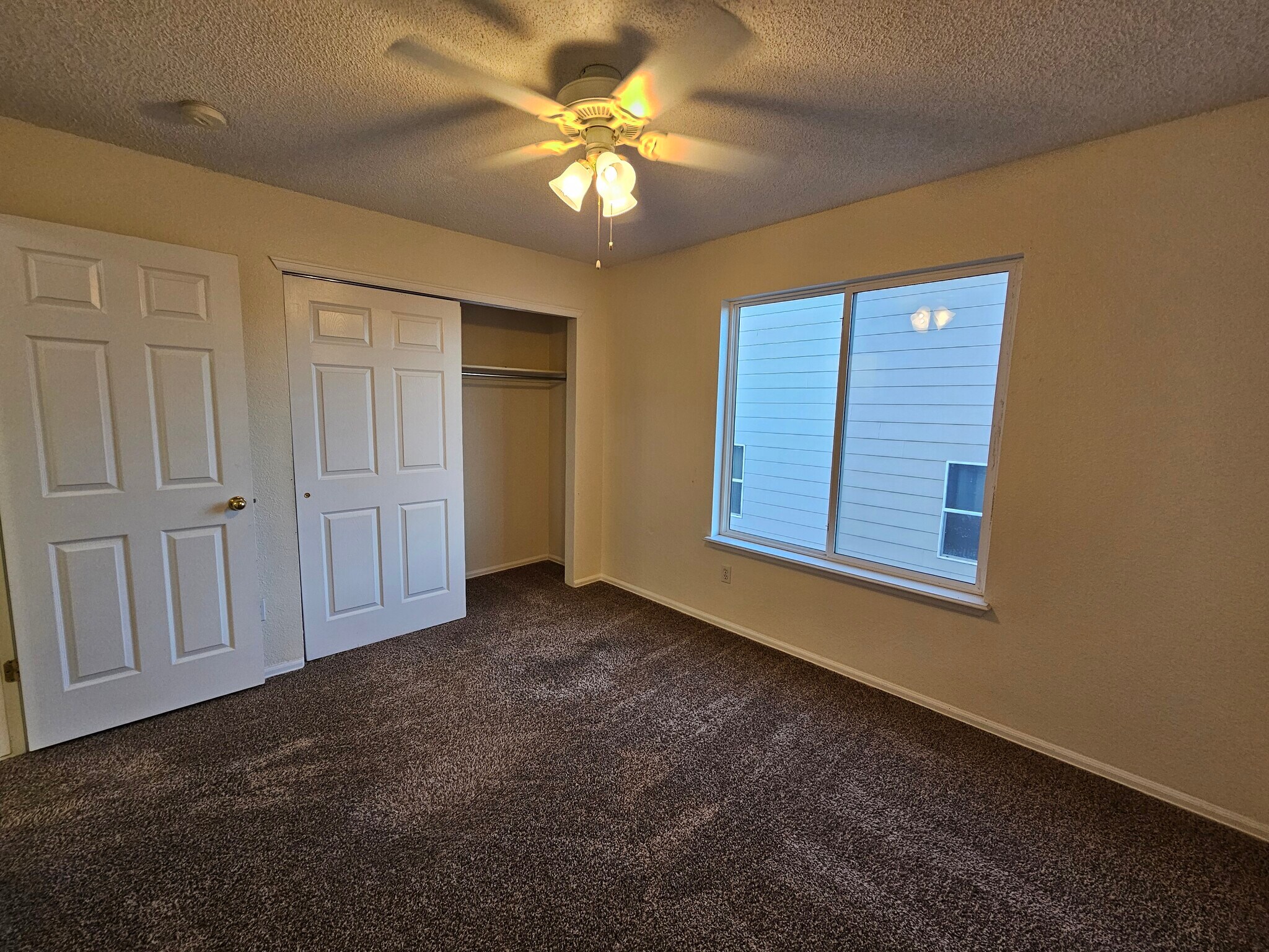 Building Photo - 4672 Saddle Ridge Dr