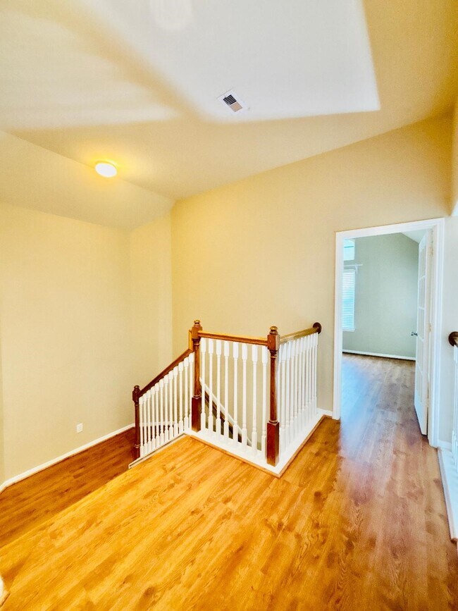 Building Photo - 9947 Valance Way