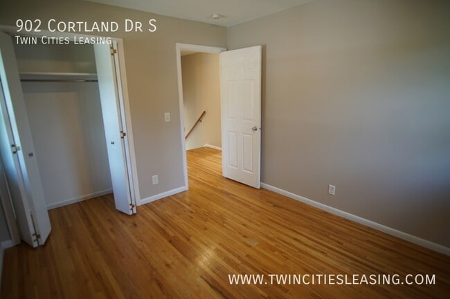 Building Photo - 902 Cortland Dr S