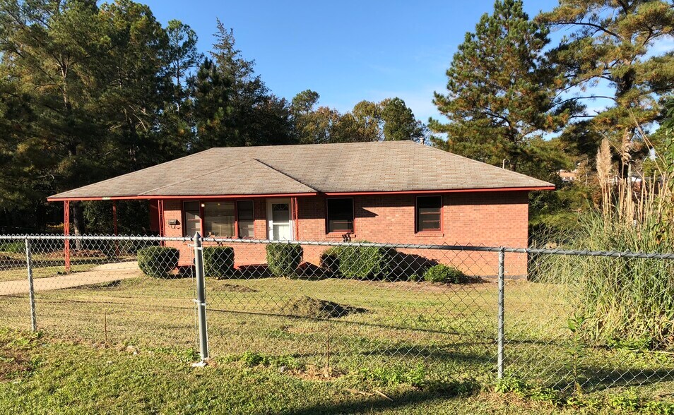 Building Photo - 1846 Colony Dr