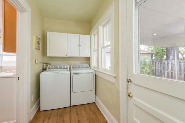 Building Photo - 3611 W Bay to Bay Blvd