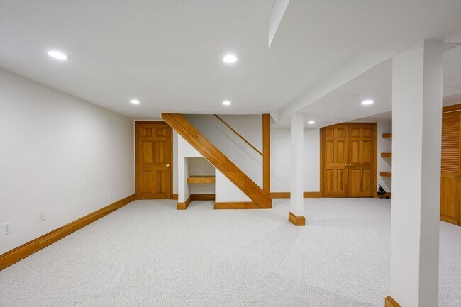 Building Photo - 25 Bayberry Ln