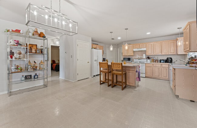 Building Photo - 2214 Olympia Dr