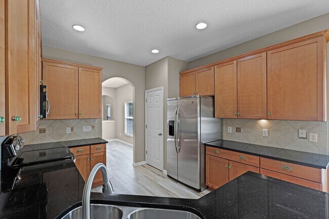 Building Photo - 4/2.5/2 Woodland Lakes Preserve Available Now