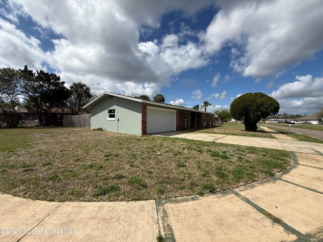 Building Photo - 1295 Country Club Blvd