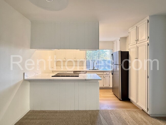 Building Photo - 9628-32 Caminito Del Feliz, Spacious Townhome in Great Community Close to UCSD!