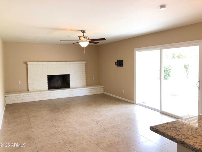 Building Photo - 2923 W Evans Dr