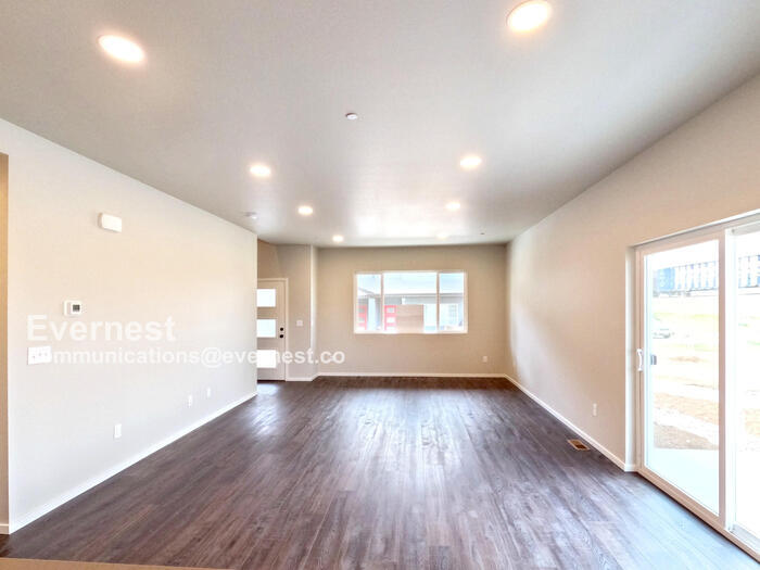 Building Photo - 2814 Barnstormer St