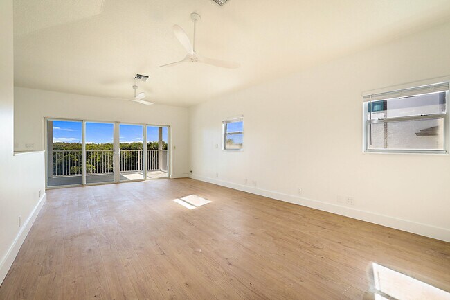 Building Photo - 2 Inlet Cay Dr