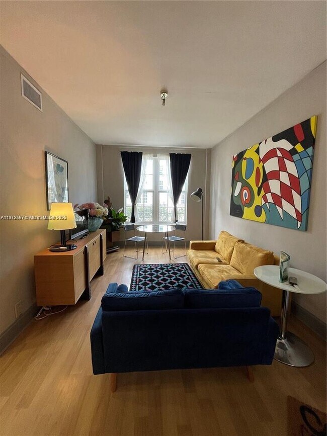 Building Photo - 3224 Biscayne Blvd