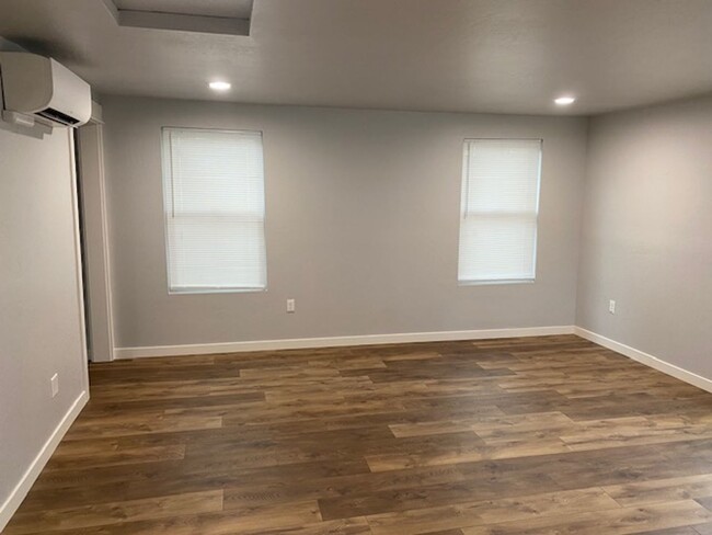 Building Photo - Charming Newly Remodeled 2 Bedroom 1 Bath ...