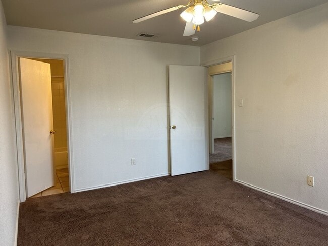 Building Photo - 2318 Wildewood Dr