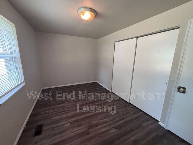 Building Photo - 9961 Lorraine Ave