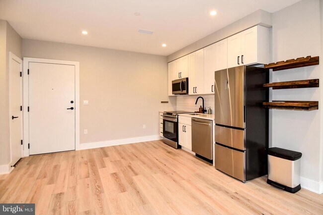 Building Photo - 1016 17th Pl NE