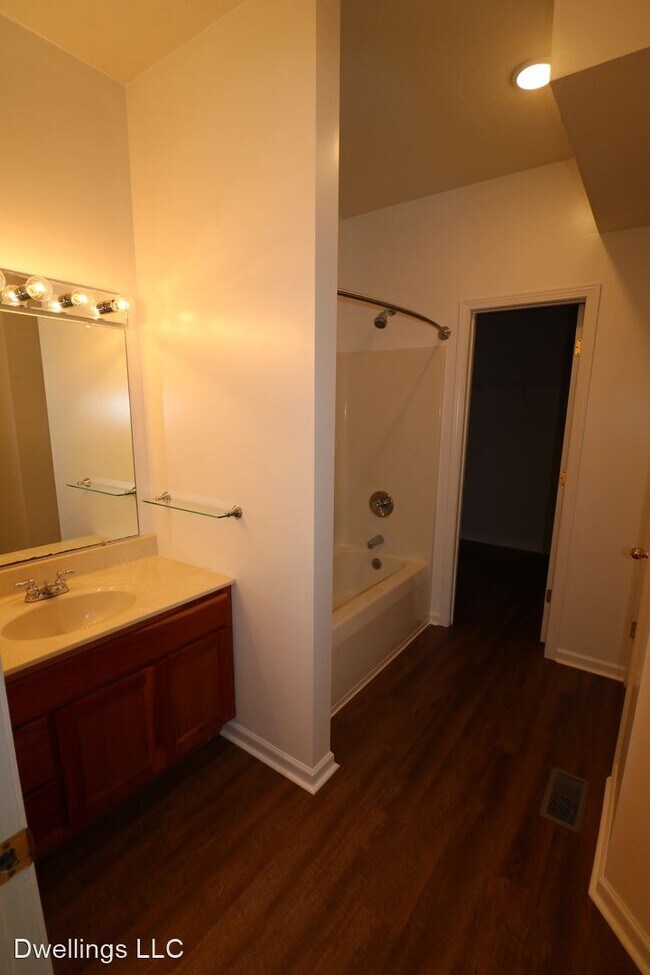 Building Photo - 3 br, 3 bath House - 305 S. Clifton Ave.