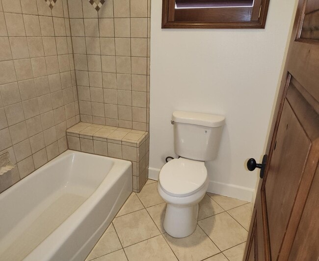 Building Photo - 8420 Lake Shore Dr