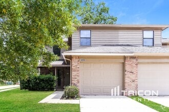 Building Photo - 1151 W Romaine Cir