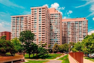 Building Photo - 23rd Floor Studio at The Willoughby Very C...