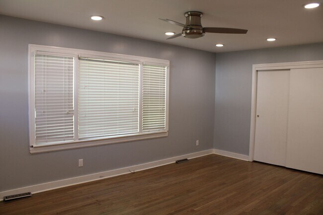Building Photo - 1404 Woodside Dr W