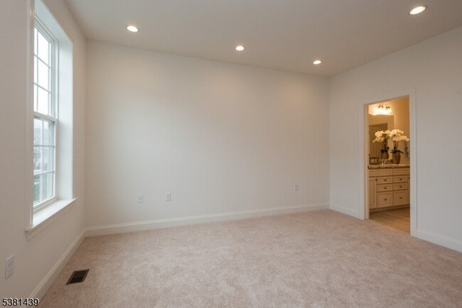 Building Photo - 5B Passe Ct