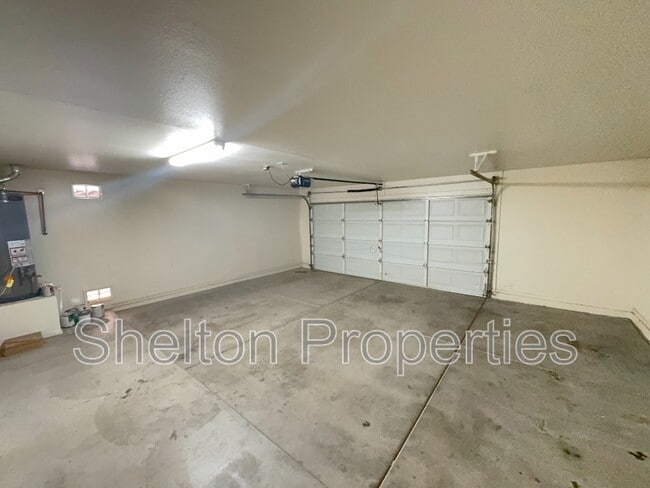 Building Photo - 12917 W Earll Dr