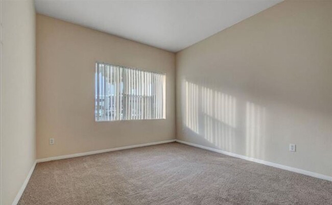 Building Photo - BEAUTIFUL 2 BED 2 BATH CONDO LOCATED ACROS...