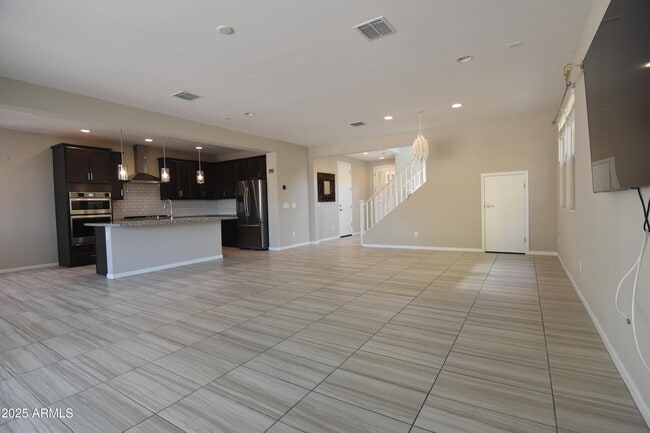 Building Photo - 250 E Wisteria Dr