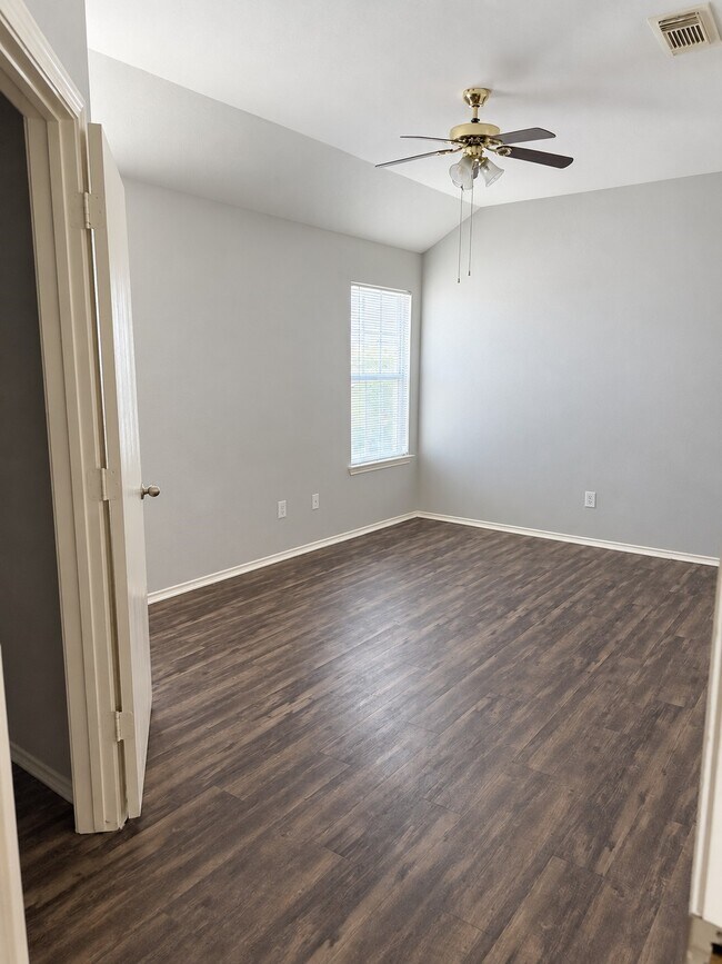 Building Photo - 5006 Canyon Blanco Dr