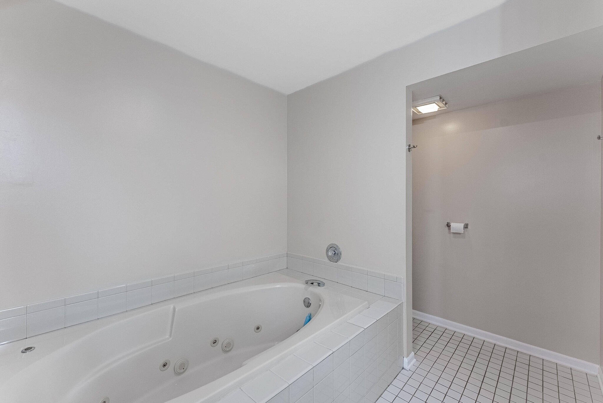 Building Photo - 305 Creekside Dr