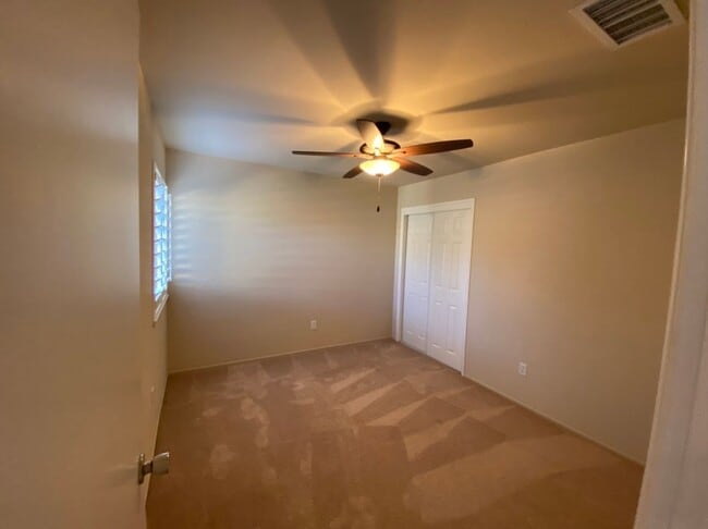 Building Photo - Two bedroom condo in Gated Community with ...