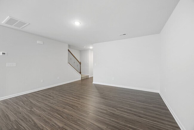 Building Photo - Location Location; 3 BR, 2.5 BA home