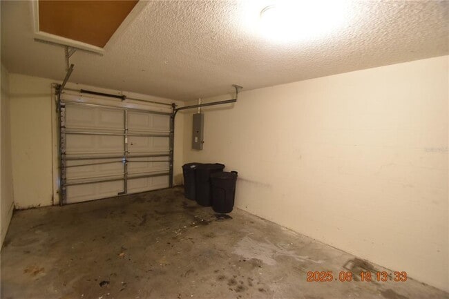Building Photo - 38927 Carr Dr