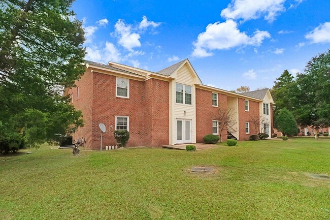 Building Photo - FOR RENT in Waynetique Apts ~ 2 Bedroom, 2 Bathroom Apartment in Goldsboro *Excellent Wayne Memor...