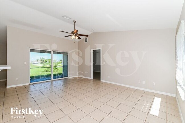 Building Photo - 200 SW 14th Ave