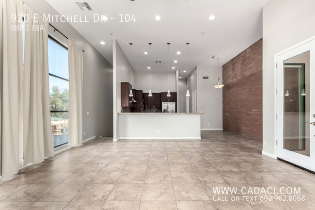 Building Photo - Mitchell Lofts 3 bed 2.5 bath Townhouse