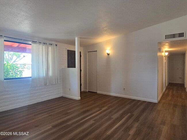 Building Photo - 2351 W Placita Algodon